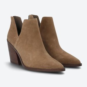 VINCE CAMUTO
Gigietta Suede Bootie Size 10.5